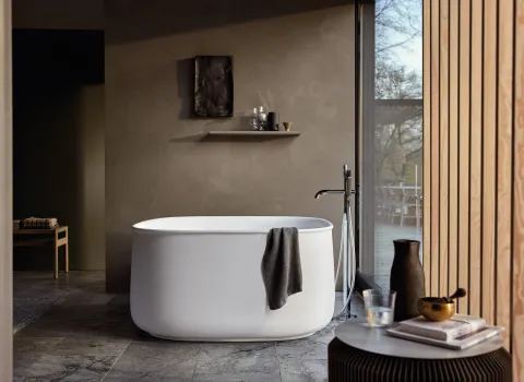Freistehende Badewanne von Duravit aus der Zencha-Kollektion.