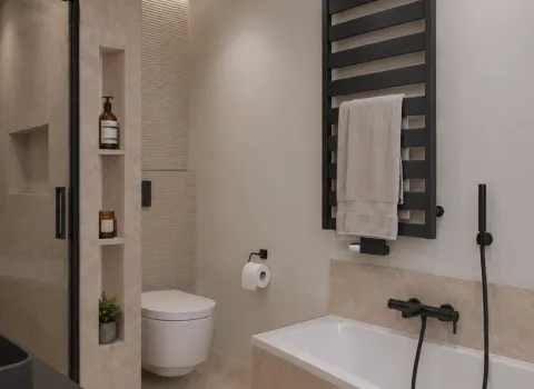 Smart‑Home Bad mit Badewanne, WC und Handtuchwärmer