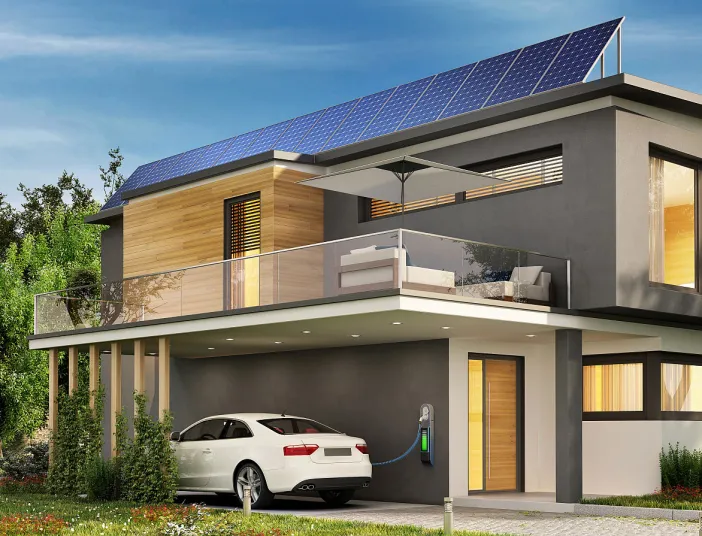 Energiesaniertes Haus mit Solaranlage und Elektroauto